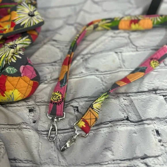 Vera Bradley Quilted Floral Shoulder/Crossbody Bag – W/ Tumbler Retired Pattern‎ - Picture 13 of 16